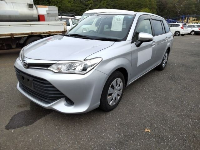 11594 Toyota Corolla fielder NRE161G 2016 г. (LUM Tokyo Nyusatsu)